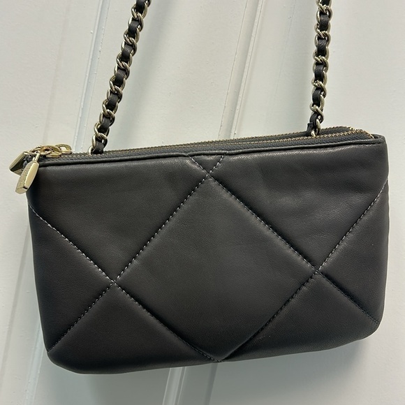 Talbots Gray Leather Quilted Crossbody Bag With Gold Chain and Leather S… - Picture 7 of 10